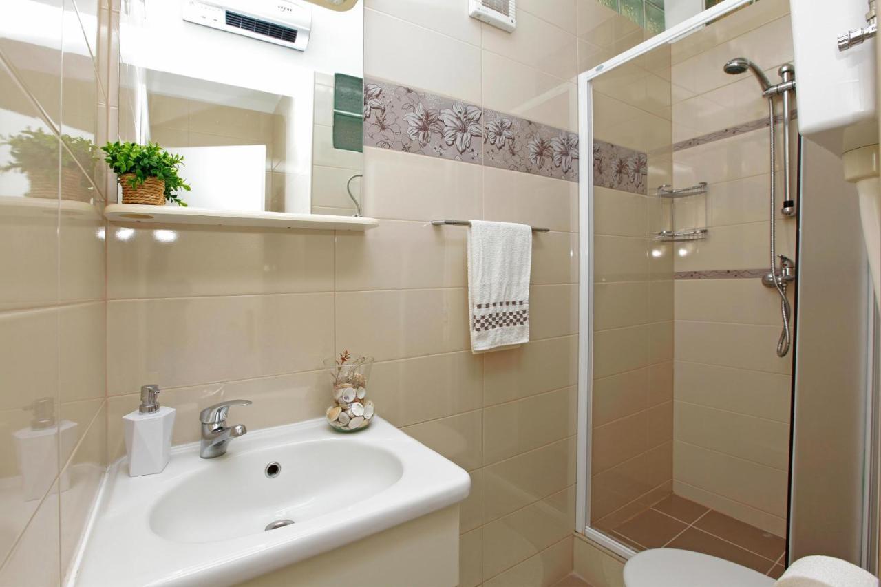 Sunshine Apartment Doda Вела-Лука Экстерьер фото